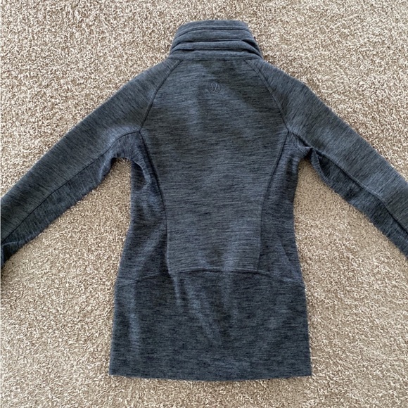 Lululemon jacket size 4 - Picture 6 of 7
